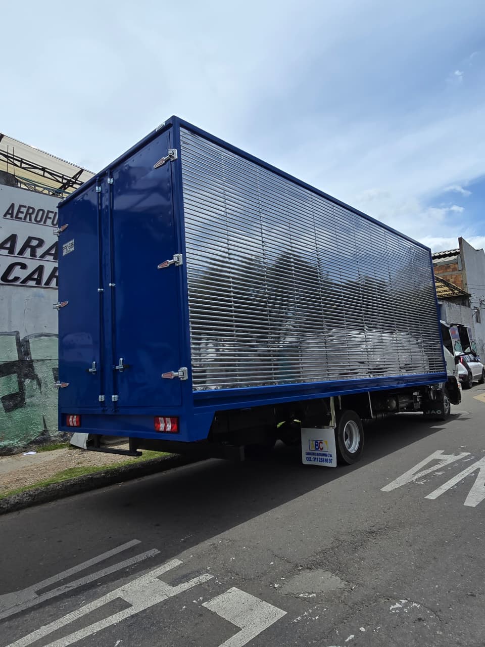 [Carrocería Furgón Seco, vista lateral]
