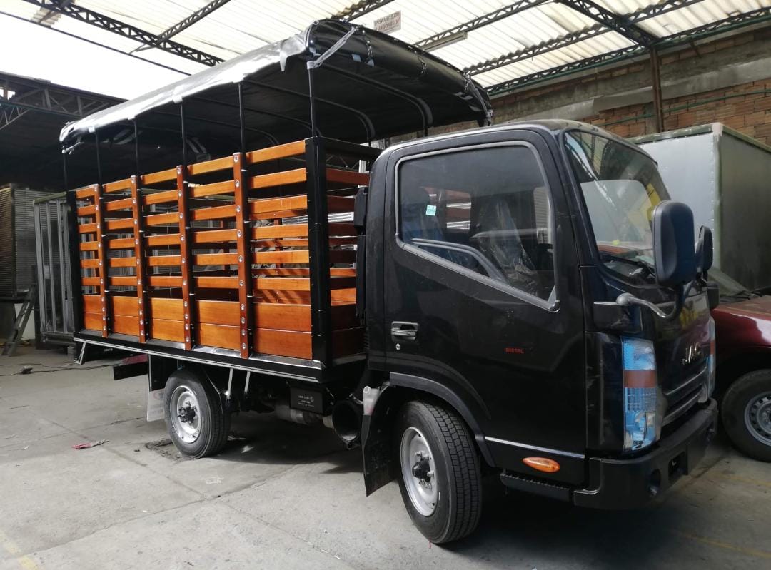 [Carrocería Furgón Seco, vista frontal]