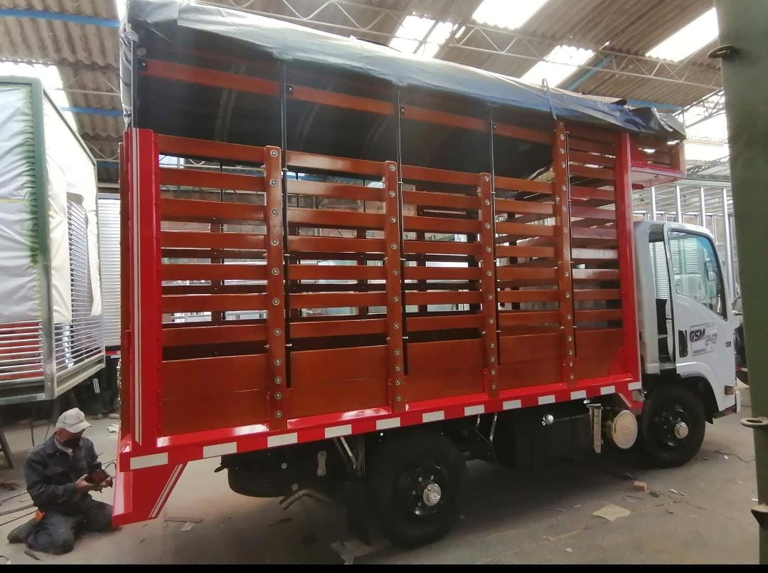 [Carrocería Cisterna para líquidos, vista completa]