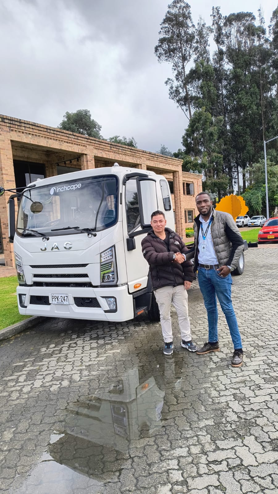 [Camión con carrocería especial]