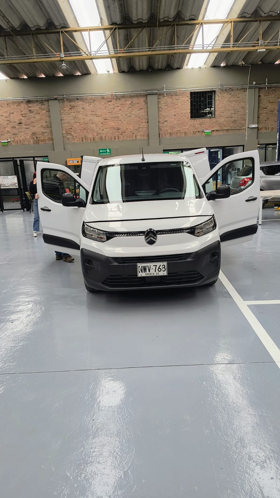 [Minivan para pasajeros en venta]